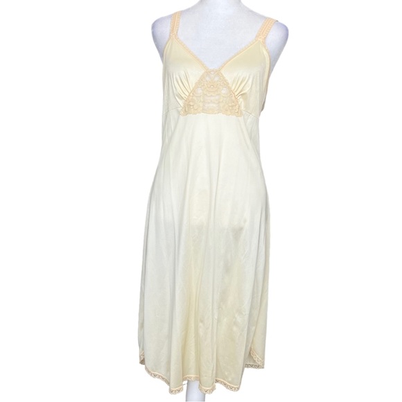 Vintage Cream Nightgown Slip Chemise Lace EUC euro 36 or 4 XS - Picture 1 of 12